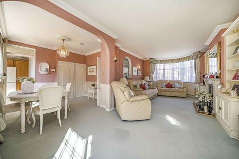 3 bedroom detached house for sale, Elizabeth Way, Hanworth Park TW13