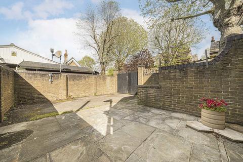 52 Ashley Road, Hampton, TW12 2HU