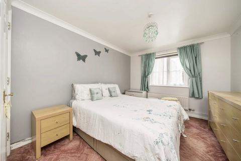 1 bedroom flat for sale, The Cygnets, Feltham TW13