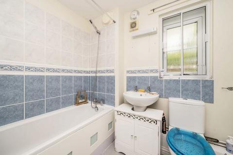 16 The Cygnets, Feltham, TW13 6NA