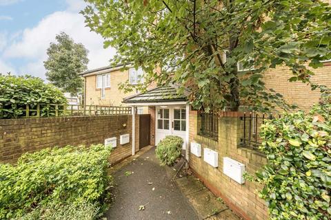 16 The Cygnets, Feltham, TW13 6NA