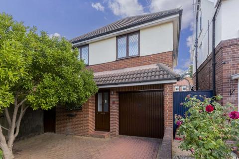 4 bedroom detached house to rent, Rectory Grove, Hampton TW12