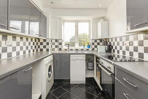 1 bedroom flat to rent, Park Road, Hampton TW12