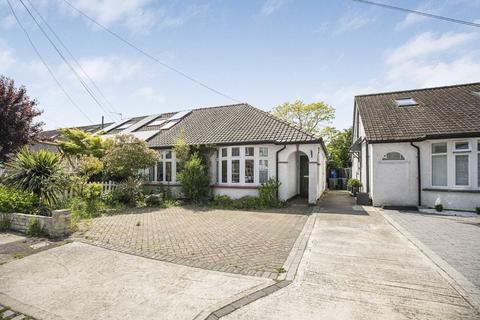 2 bedroom bungalow for sale, Cleveland Avenue, Hampton TW12