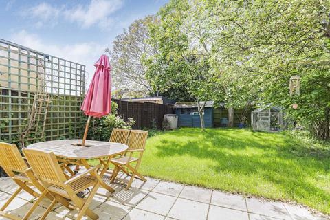 23 Cleveland Avenue, Hampton, TW12 2RD