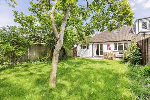 23 Cleveland Avenue, Hampton, TW12 2RD
