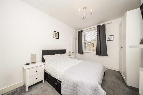 2 bedroom flat for sale, Hampton Road, Hampton Hill TW12