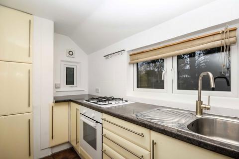 1 bedroom flat to rent, Wellington Road, Hampton Hill TW12