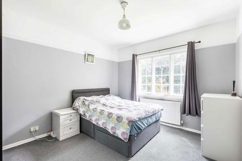 3 bedroom flat for sale, Castle Way, Hanworth TW13