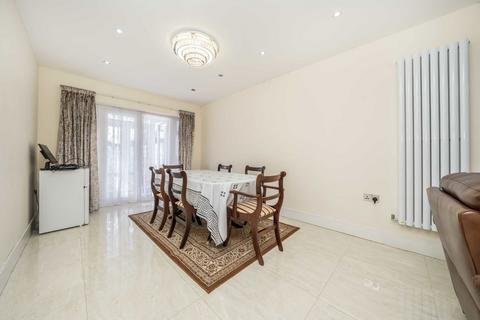 4 bedroom bungalow for sale, Conway Road, Feltham TW13