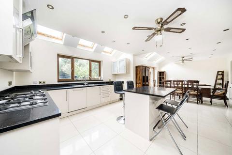 4 bedroom detached house to rent, Staines Road East, Sunbury-On-Thames TW16