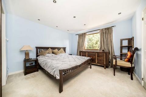 4 bedroom detached house to rent, Staines Road East, Sunbury-On-Thames TW16