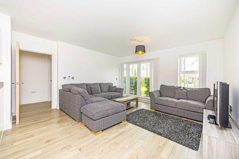 1 bedroom flat to rent, Dyas Road, Sunbury-On-Thames TW16