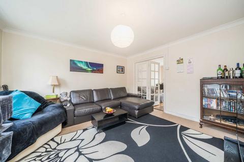 2 bedroom flat to rent, Glenbuck Road, Surbiton KT6