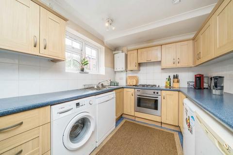 2 bedroom flat to rent, Glenbuck Road, Surbiton KT6