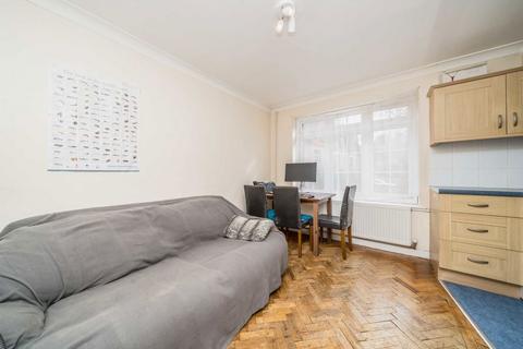 2 bedroom flat to rent, Glenbuck Road, Surbiton KT6