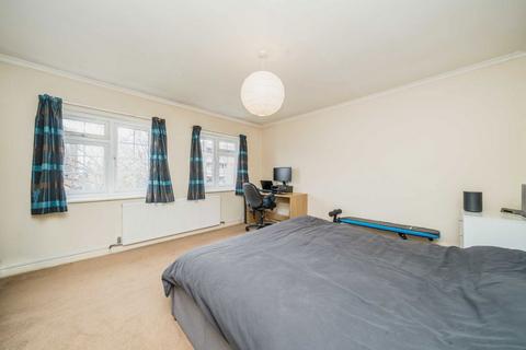 2 bedroom flat to rent, Glenbuck Road, Surbiton KT6