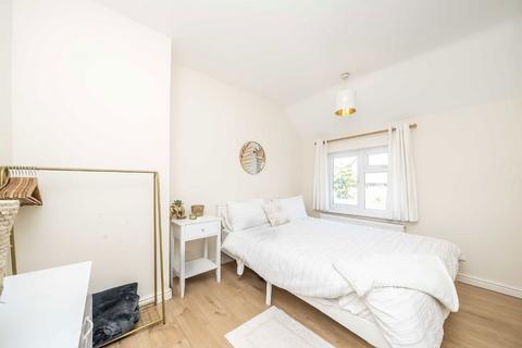 3 bedroom semi-detached house to rent, King Henrys Road, Kingston Upon Thames KT1