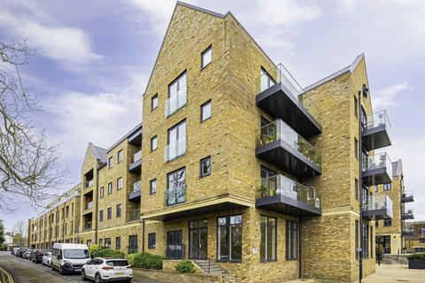 2 bedroom flat for sale, Lion Wharf Road, Isleworth TW7