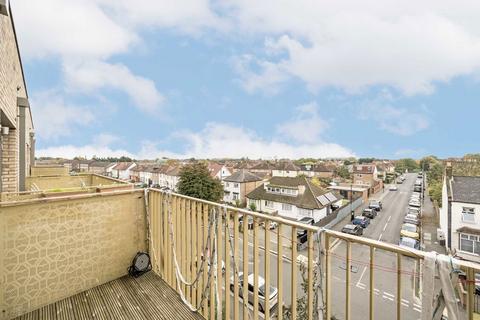 2 bedroom flat for sale, Pears Road, Hounslow TW3