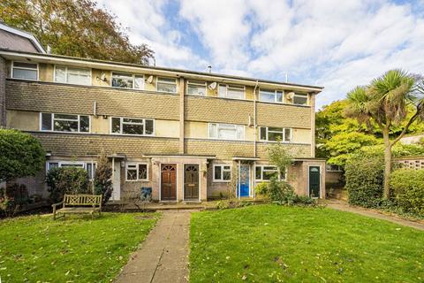 2 bedroom maisonette for sale, Fairways, Isleworth TW7