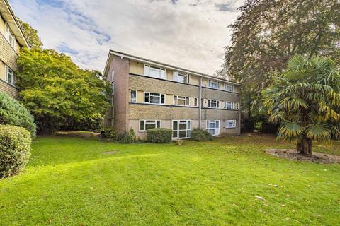 2 bedroom maisonette for sale, Fairways, Isleworth TW7