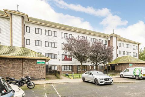 3 bedroom flat for sale, Summerwood Road, Isleworth TW7