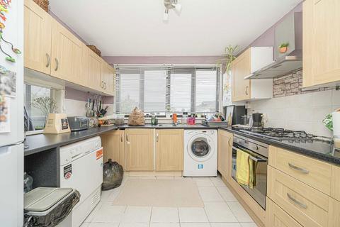 3 bedroom flat for sale, Summerwood Road, Isleworth TW7