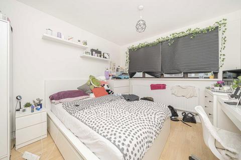 3 bedroom flat for sale, Summerwood Road, Isleworth TW7