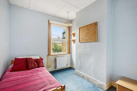 7 Newton Road, Isleworth, TW7 6QD