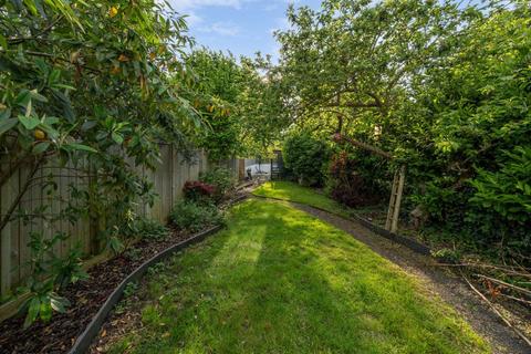 137 Haliburton Road, Twickenham, TW1 1PE