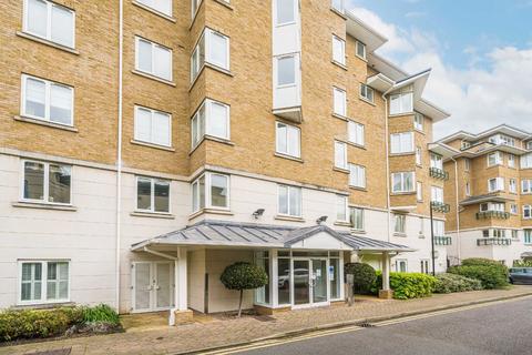 3 bedroom flat for sale, Strand Drive, Richmond TW9