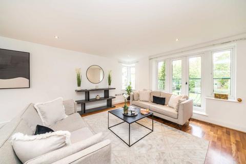 3 bedroom flat for sale, Strand Drive, Richmond TW9