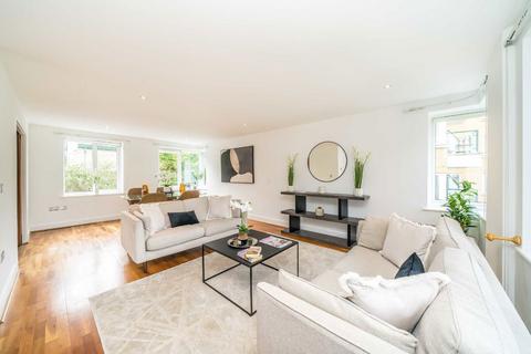 3 bedroom flat for sale, Strand Drive, Richmond TW9