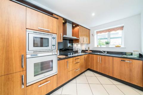 3 bedroom flat for sale, Strand Drive, Richmond TW9