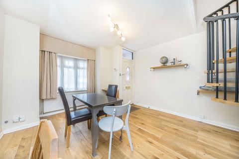 2 bedroom flat to rent, Chertsey Road, St Margarets TW1