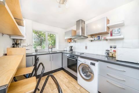 2 bedroom flat to rent, Chertsey Road, St Margarets TW1