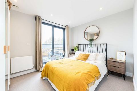 1 bedroom flat for sale, St. Johns Road, Isleworth TW7