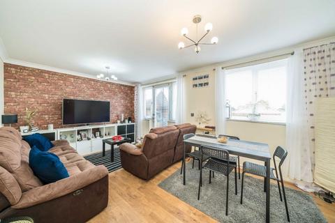 2 bedroom flat for sale, St. Giles Close, Hounslow TW5