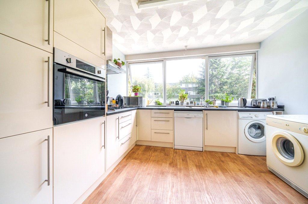Mill Close, Wokingham, Berkshire 3 bed terraced house for sale £200,000
