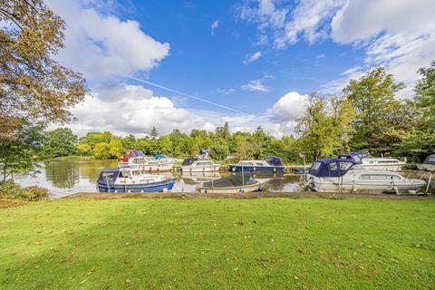 27, Riverside Court River Reach, Teddington, TW11 9QN