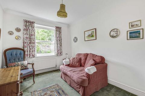 2 bedroom flat for sale, White Heron Mews, Teddington TW11