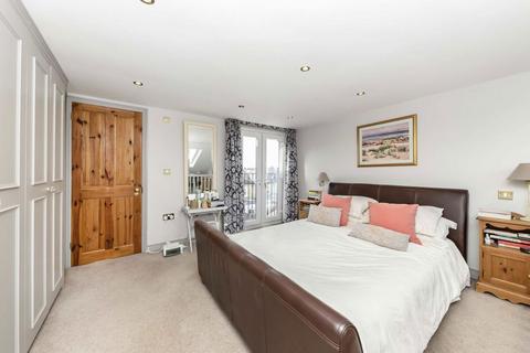 3 bedroom terraced house for sale, Victor Road, Teddington TW11