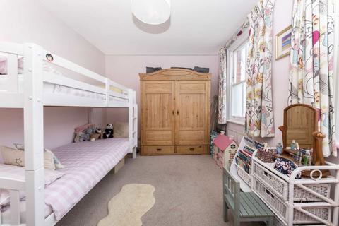 28 Victor Road, Teddington, TW11 8SR