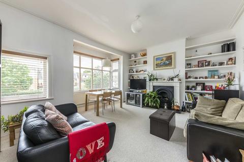 3 bedroom flat for sale, Kingston Road, Teddington TW11