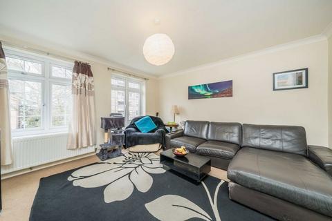 2 bedroom flat for sale, Glenbuck Road, Surbiton KT6