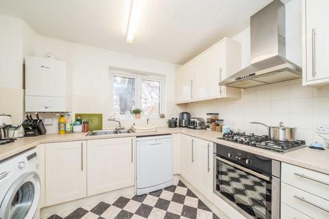 2 bedroom flat for sale, Adams Close, Surbiton KT5