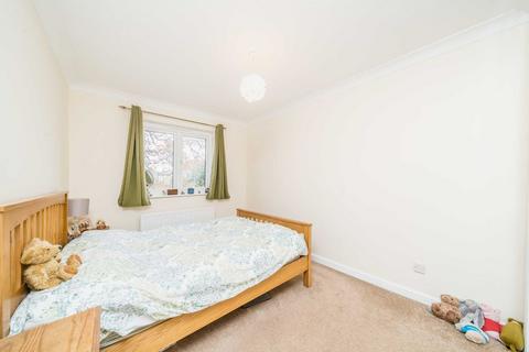 2 bedroom flat for sale, Adams Close, Surbiton KT5