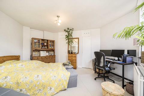 1 bedroom flat for sale, Royal Road, Teddington TW11