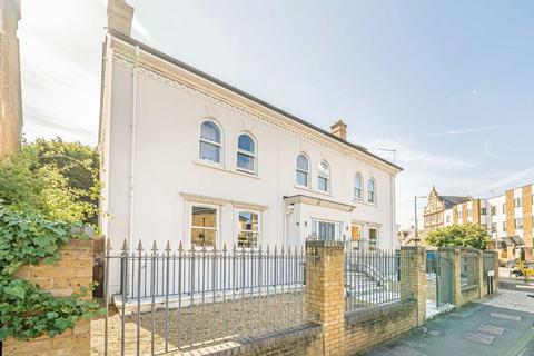 2 bedroom flat for sale, Seymour Road, Kingston Upon Thames KT1